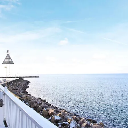 Seaside Escape In - By Traum شقة