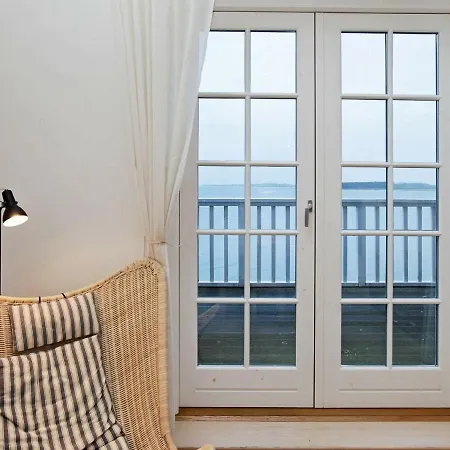 Apartment 6 Person Holiday In *